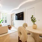7#Newsuite#4 People#Saint Germain#Notre-Dame