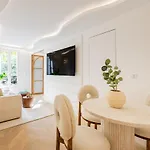 7#Newsuite#4 People#Saint Germain#Notre-Dame